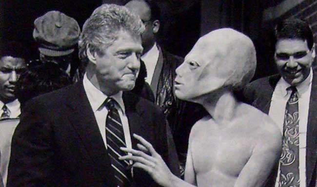 bill-clinton-meets-alien.jpg